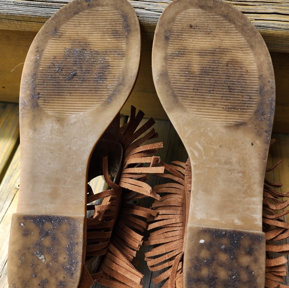 Gorgeous Fringed Steve Madden brown suede flat sandals - Picture 5 of 6